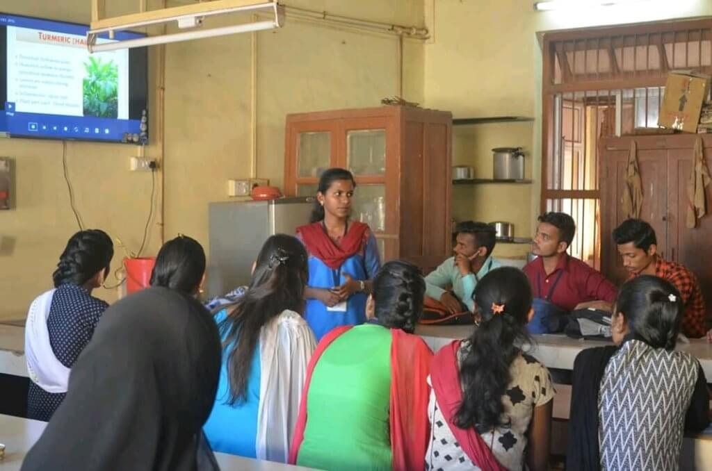 गोगटे जोगळेकर महाविद्यालयात वनस्पतीशास्त्र विभागातर्फे पोस्टर सादरीकरण स्पर्धा संपन्न