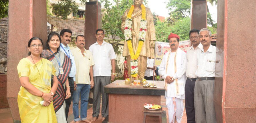 गोगटे जोगळेकर महाविद्यालयातर्फे लोकमान्य टिळकांना अभिवादन