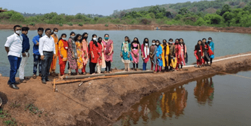 गोगटे जोगळेकर महाविद्यालयातील अर्थशास्त्र विभागाच्या विद्यार्थांची कोळंबीसंवर्धन आणि प्रक्रियाउद्योगास भेट