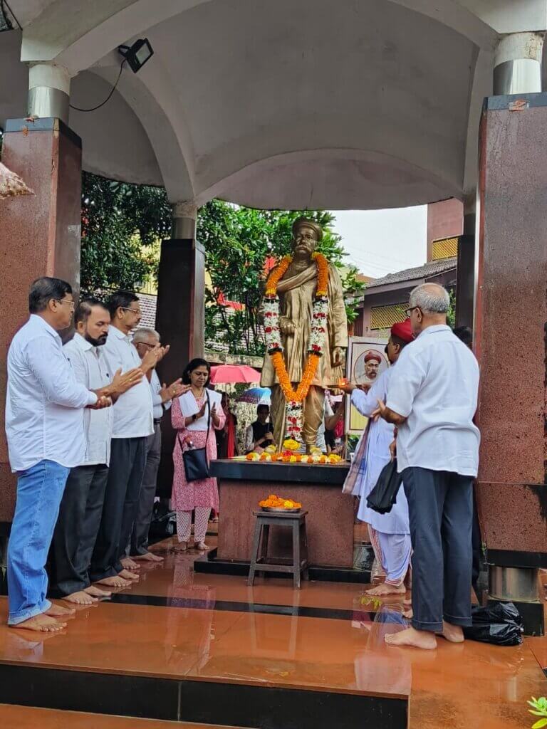 गोगटे जोगळेकर महाविद्यालयातर्फे लोकमान्य टिळकांना अभिवादन