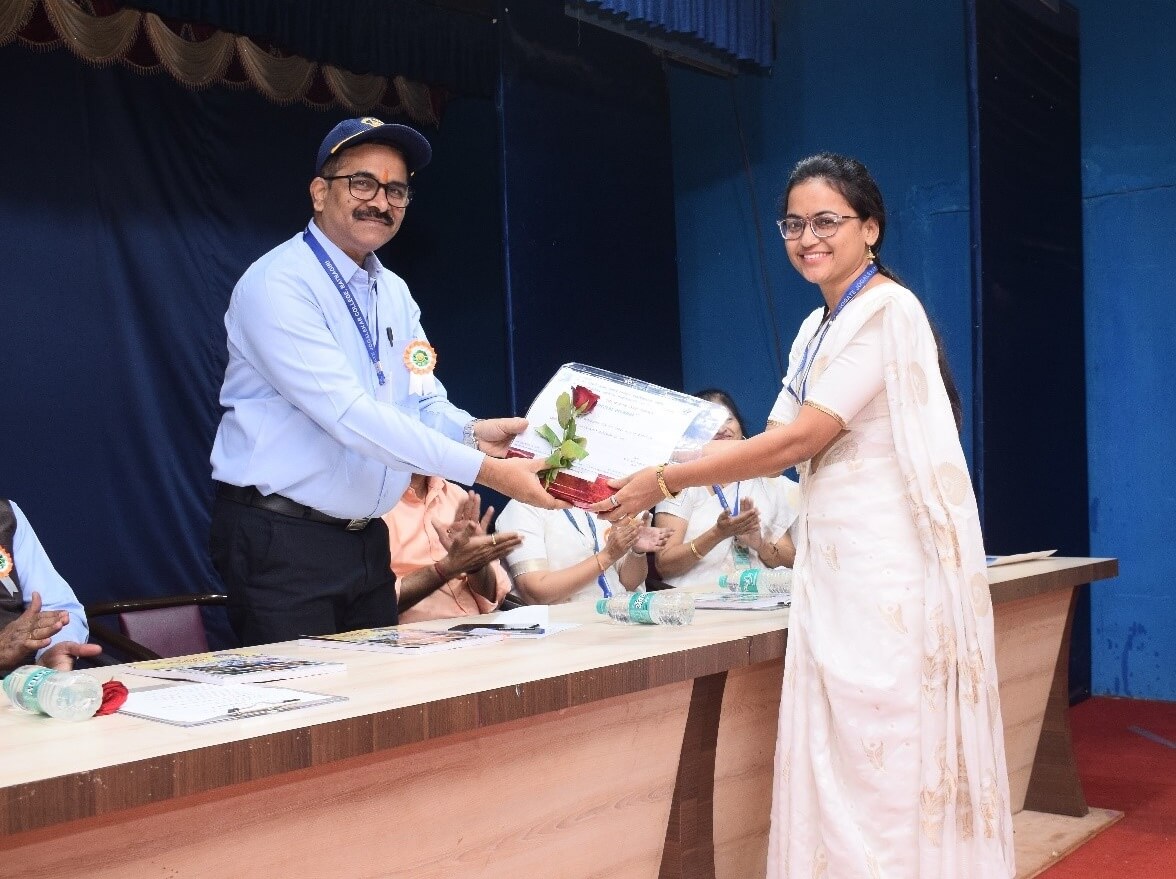 Ms R. A. Nachankar was awarded with Best Reader (Library) of Gogate Jogalekar College on 26th January, 2024.