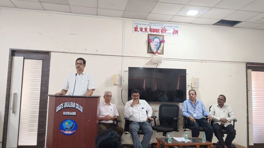 गोगटे जोगळेकर महाविद्यालयात  श्री. संजीव दांडेकर आणि श्री. सुनील कांबळे यांचा  निवृत्ती निमित्ताने शुभेच्छा समारंभ संपन्न