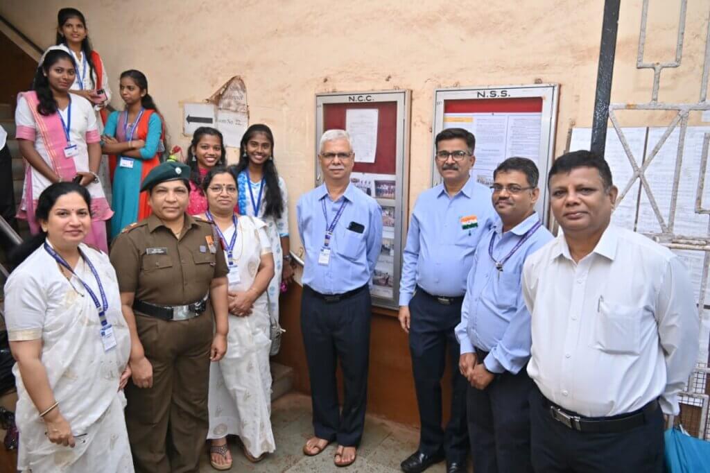 गोगटे जोगळेकर महाविद्यालयात विद्यार्थी पिळवणूक विरोधी पोस्टर स्पर्धेचे आयोजन