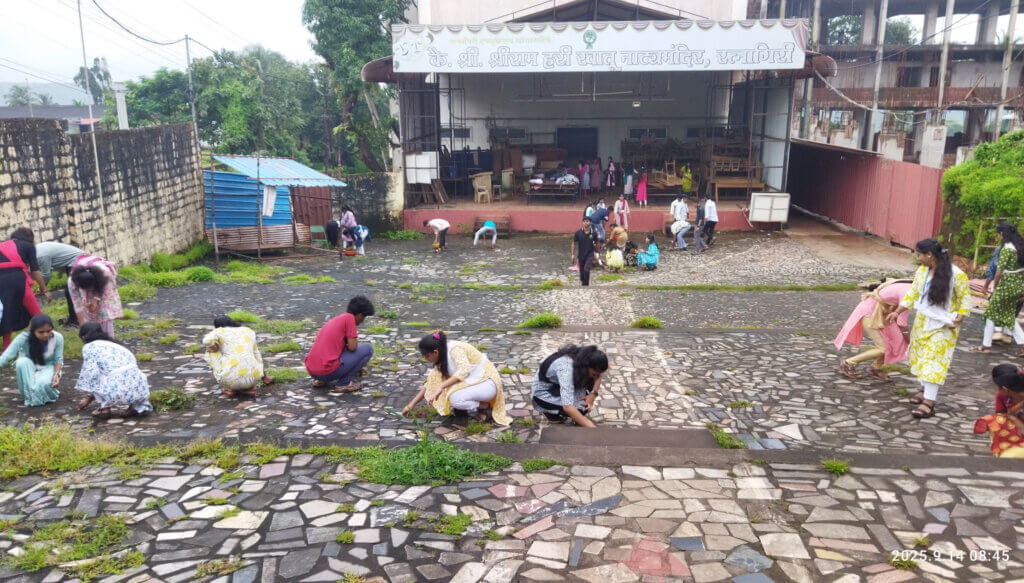 गोगटे जोगळेकर महाविद्यालयाच्या राष्ट्रीय सेवा योजना विभागातर्फे  'स्वच्छ भारत उपक्रम'