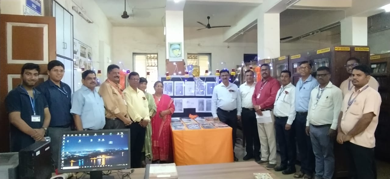 डॉ. कलाम जयंती वाचन प्रेरणा दिवस दिवाळी अंक प्रदर्शन