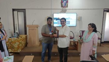 रसास्वाद कार्यशाळेत विद्यार्थी सत्कार