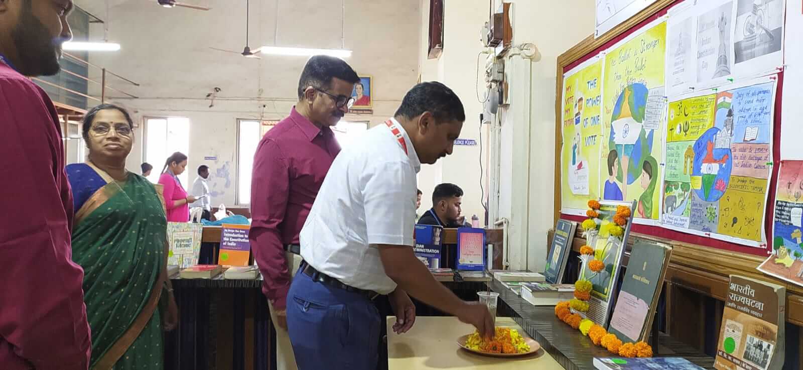 ग्रंथ प्रदर्शनाचे आयोजन