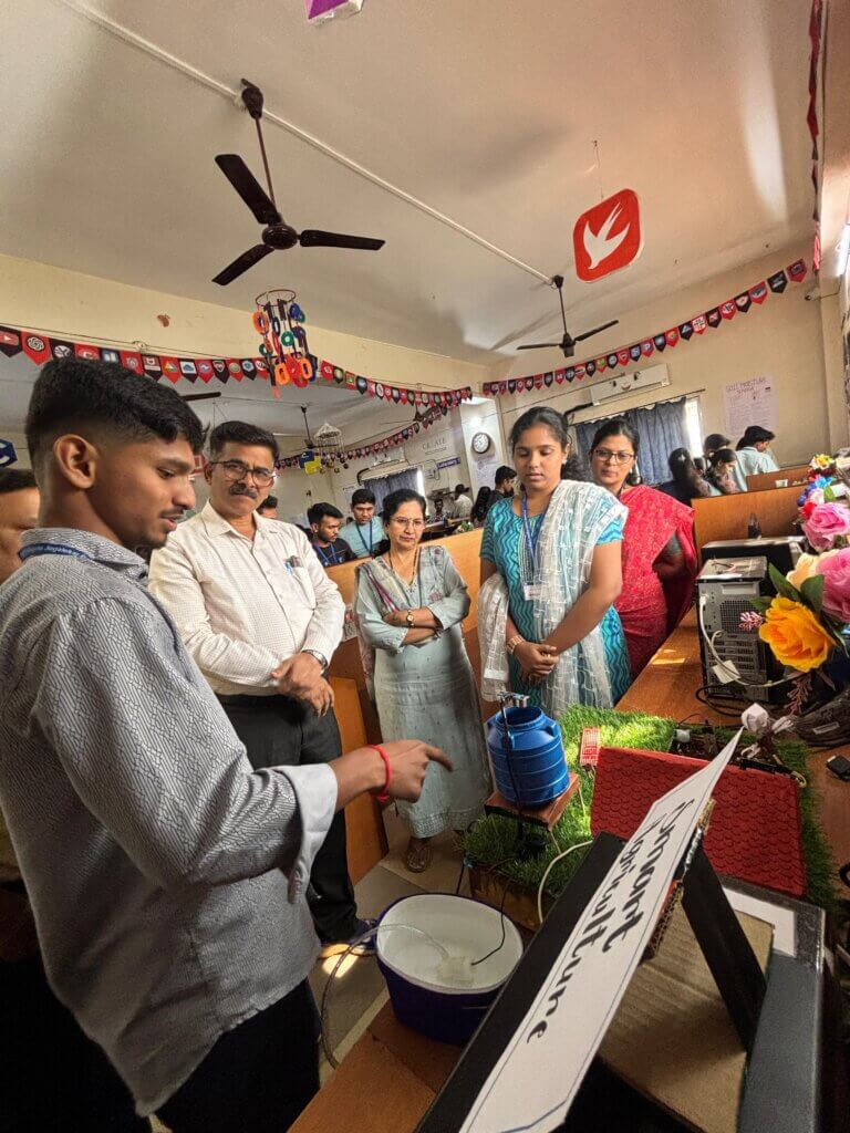 गोगटे जोगळेकर महाविद्यालयात 'एआय-रोबो इनोव्हेशन्स फेअर-२०२५' उत्स्फूर्त प्रतिसादासह संपन्न