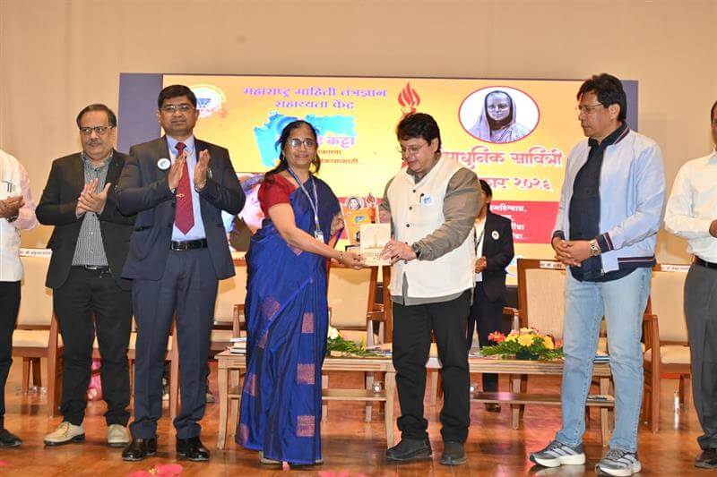 गोगटे जोगळेकर महाविद्यालयाच्या डॉ. अश्विनी देवस्थळी  'आधुनिक सावित्री' पुरस्काराने सन्मानित