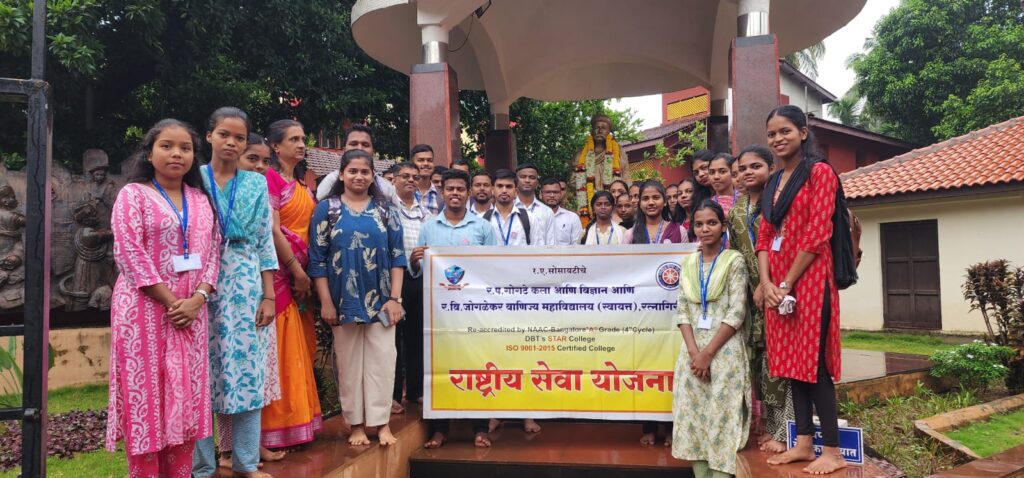 राष्ट्रीय सेवा योजना (NSS) विभागाच्यावतीने   'लोकमान्य टिळक यांना अभिवादन'